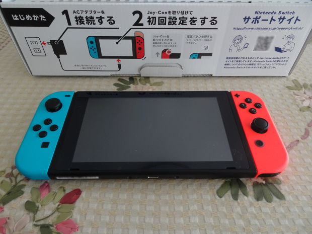 Nintendo Switch本体 + Joy-Con